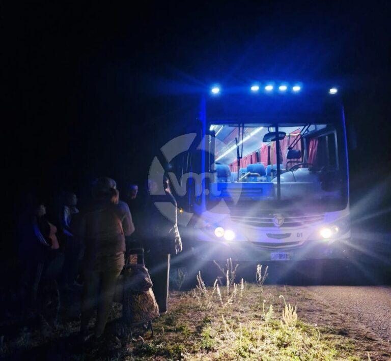 Volvían del Servicio Penitenciario y se pelearon en el colectivo: una joven herida