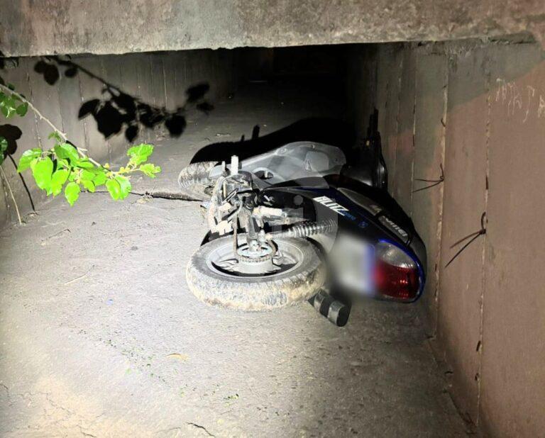 Recuperan una moto robada que fue abandonada en un canal