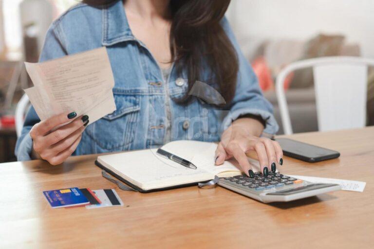 El 72% de los trabajadores argentinos cobra menos de $1 millón, según un informe de la UBA