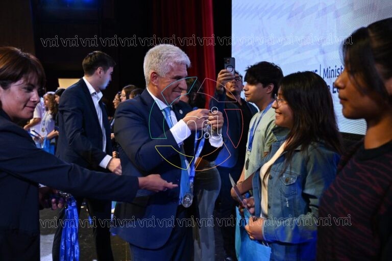 Reconocimiento al esfuerzo estudiantil: nueva entrega de la Beca al Mérito en la UPrO